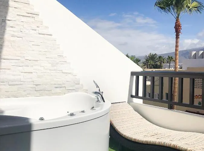 Apartment Lux&2jacuzzi. New! Golden Mile Americas, Parque Santiago 2. Pool Heated Sea Water 2 Bdr Playa de las Americas (Tenerife)