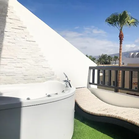 Apartment Lux&2jacuzzi. New! Golden Mile Americas, Parque Santiago 2. Pool Heated Sea Water 2 Bdr Playa de las Américas